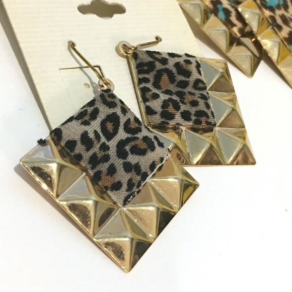 𝅺3/$29! 3 Pairs Lightweight Animal Print Earrings - Picture 2 of 8
